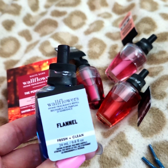 NWT FLANNEL WALLFLOWER REFILL - Picture 1 of 3